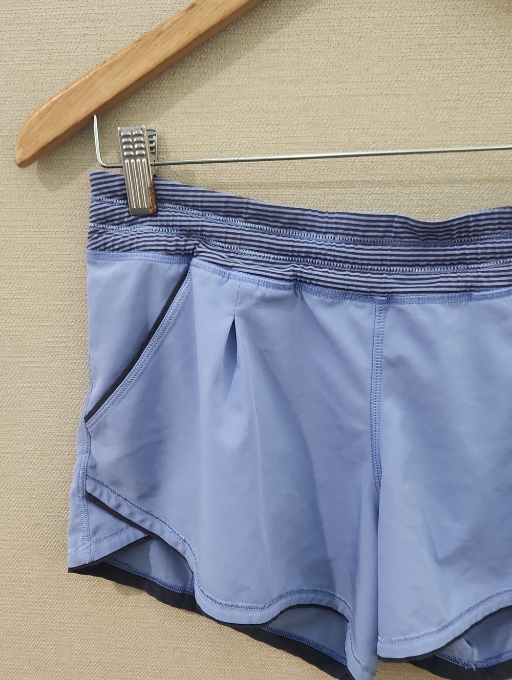 Lululemon Shorts Size 8 - Picture 2 of 16